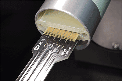8400insert3 Sliding a sample card into the standard insert